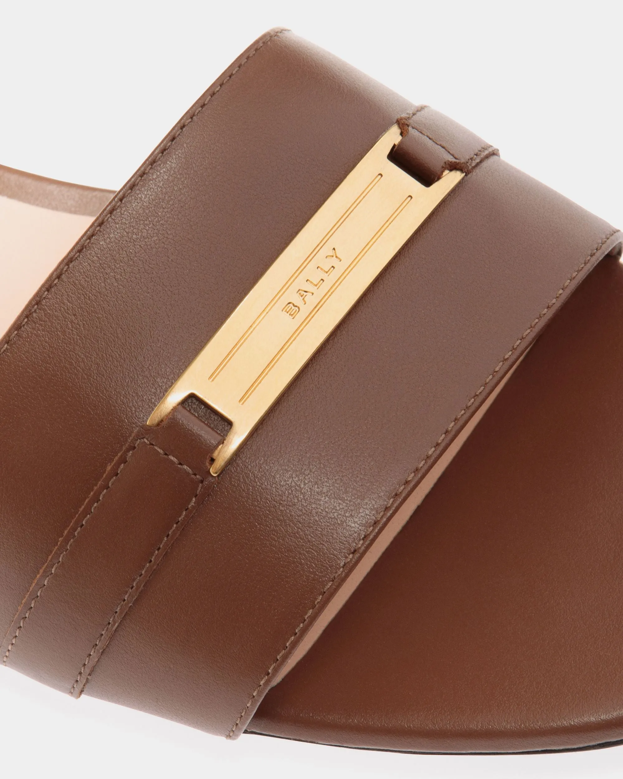 Deco Flat Sandal in Brown Leather