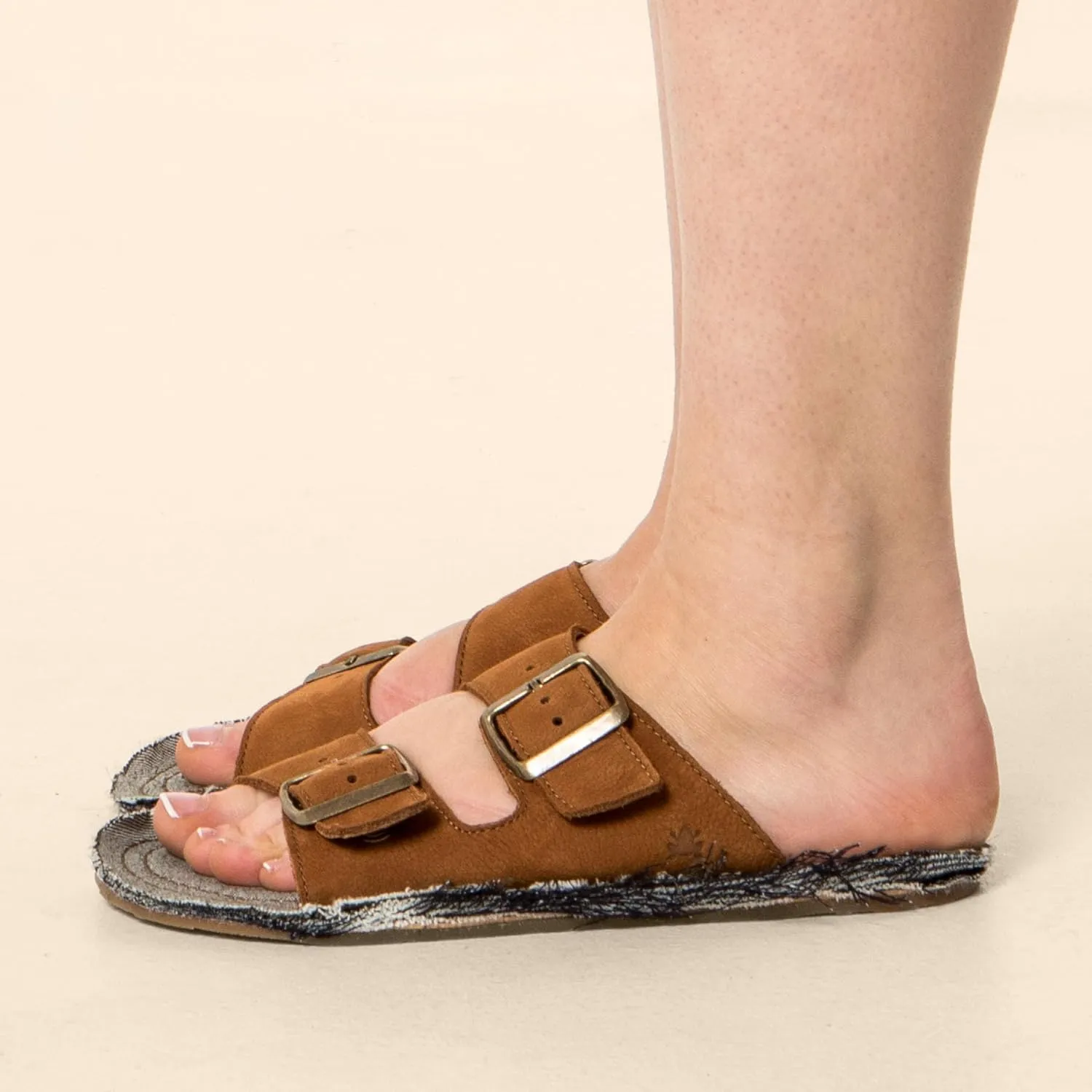 El Naturalista Women's Classic Flat Sandal