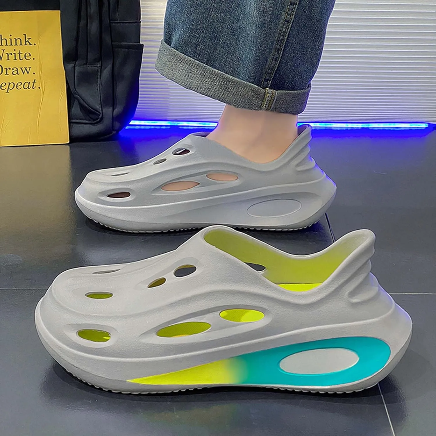 Fashionable Breathable Slippers Lightweight EVA Casual Walking Shoelaces with Drainage Holes and Non Slip Soles