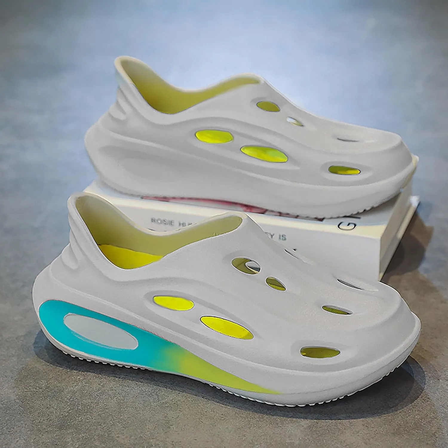Fashionable Breathable Slippers Lightweight EVA Casual Walking Shoelaces with Drainage Holes and Non Slip Soles