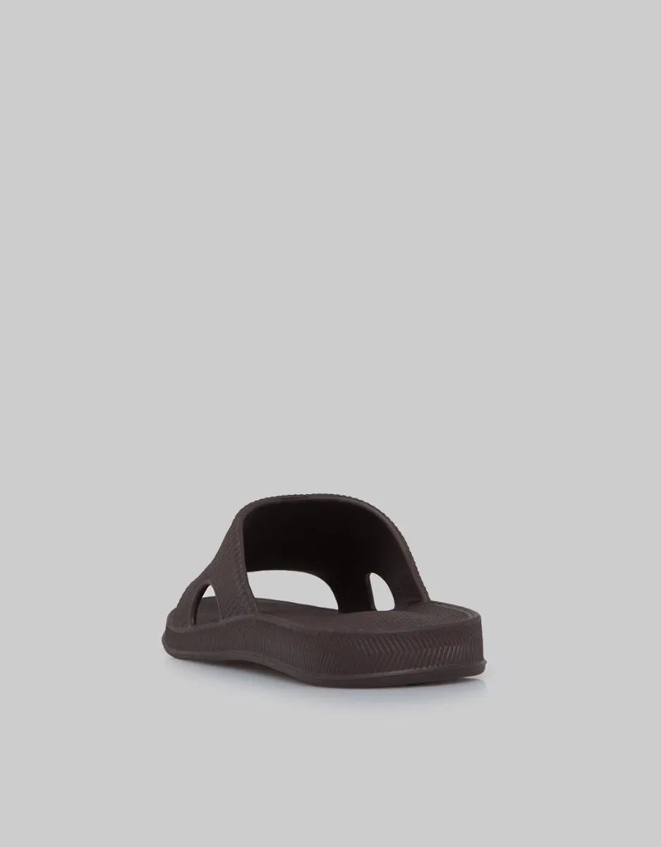Fladeo Buckle Detail Sandal Karet Pria
