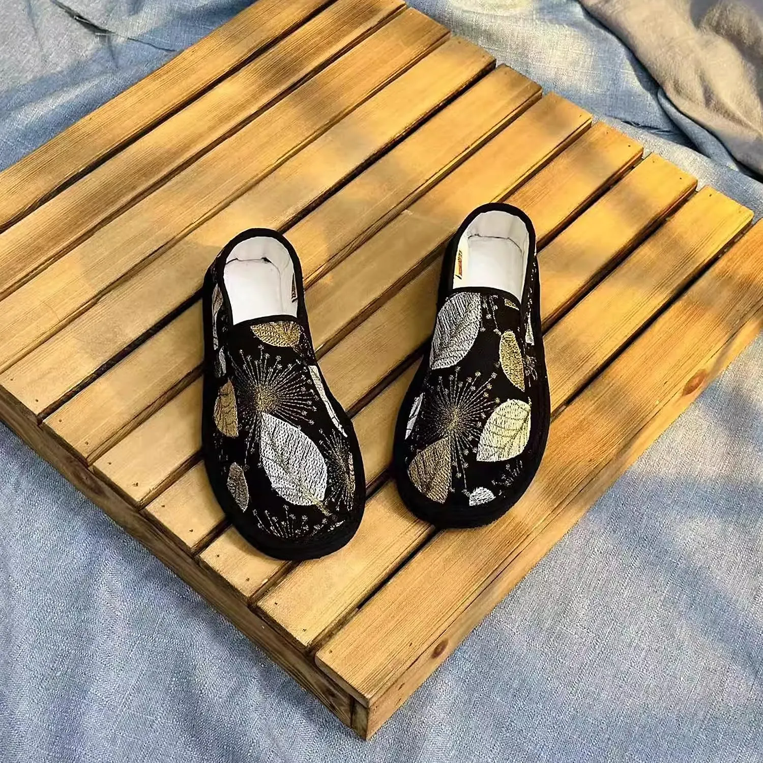Handmade Thousand-Layer Bottom Old Beijing Embroidered Center Seam Shoes Chinese Style Cloth Shoes Loafer