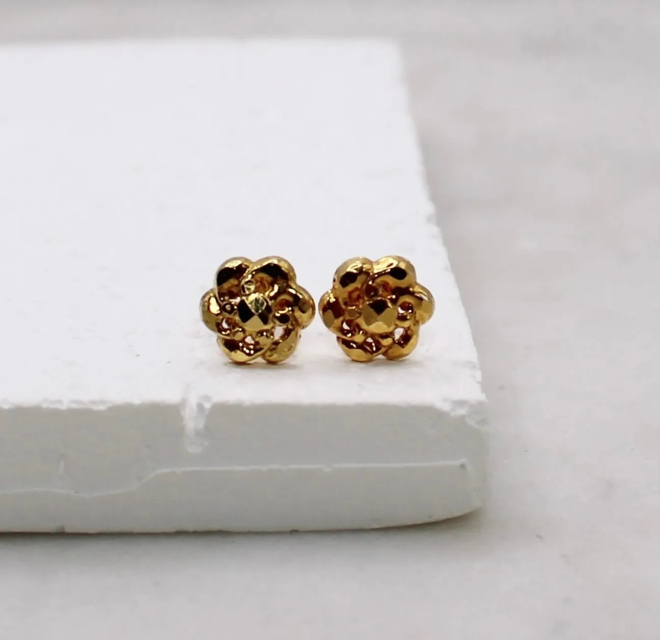 Lightweight Flower Studs