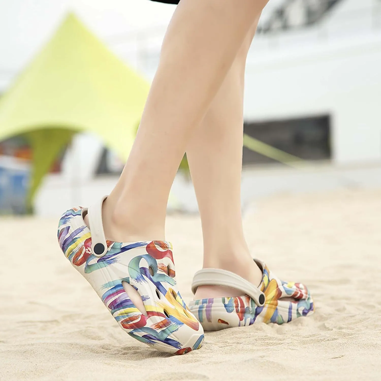 Men's Outdoor Leisure Beach Slippers with Toe Caps and Lightweight Beach Sandals