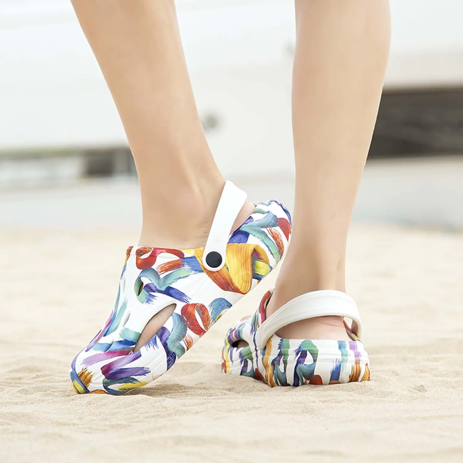 Men's Outdoor Leisure Beach Slippers with Toe Caps and Lightweight Beach Sandals