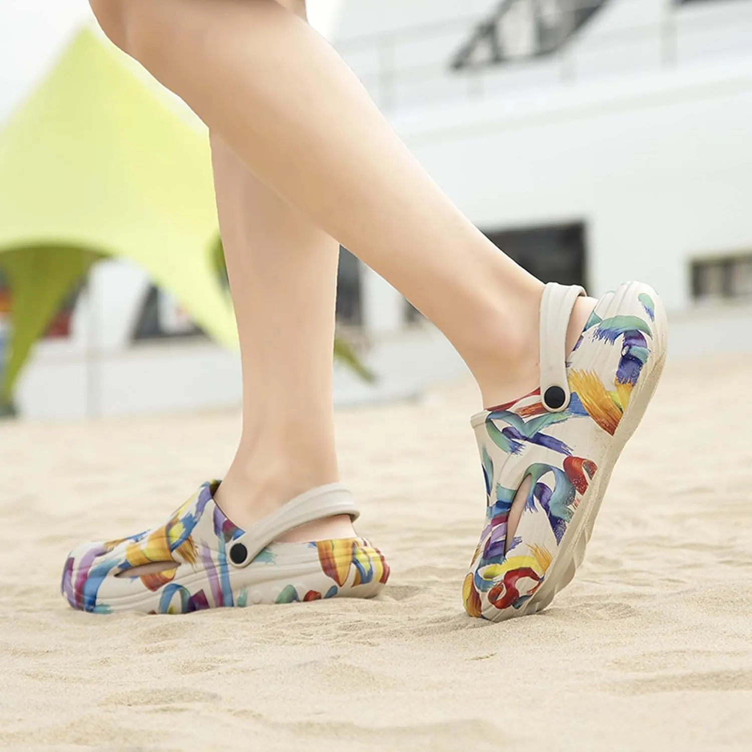 Men's Outdoor Leisure Beach Slippers with Toe Caps and Lightweight Beach Sandals
