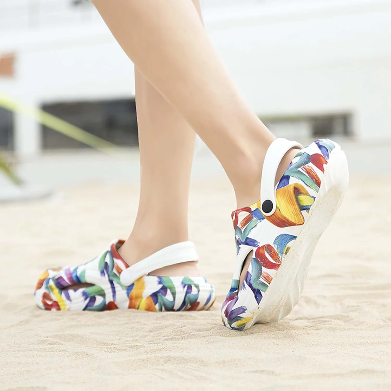 Men's Outdoor Leisure Beach Slippers with Toe Caps and Lightweight Beach Sandals
