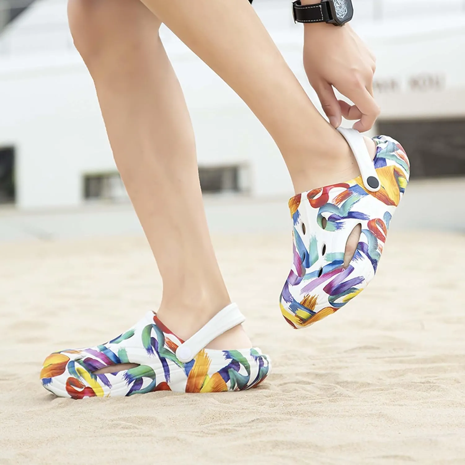 Men's Outdoor Leisure Beach Slippers with Toe Caps and Lightweight Beach Sandals