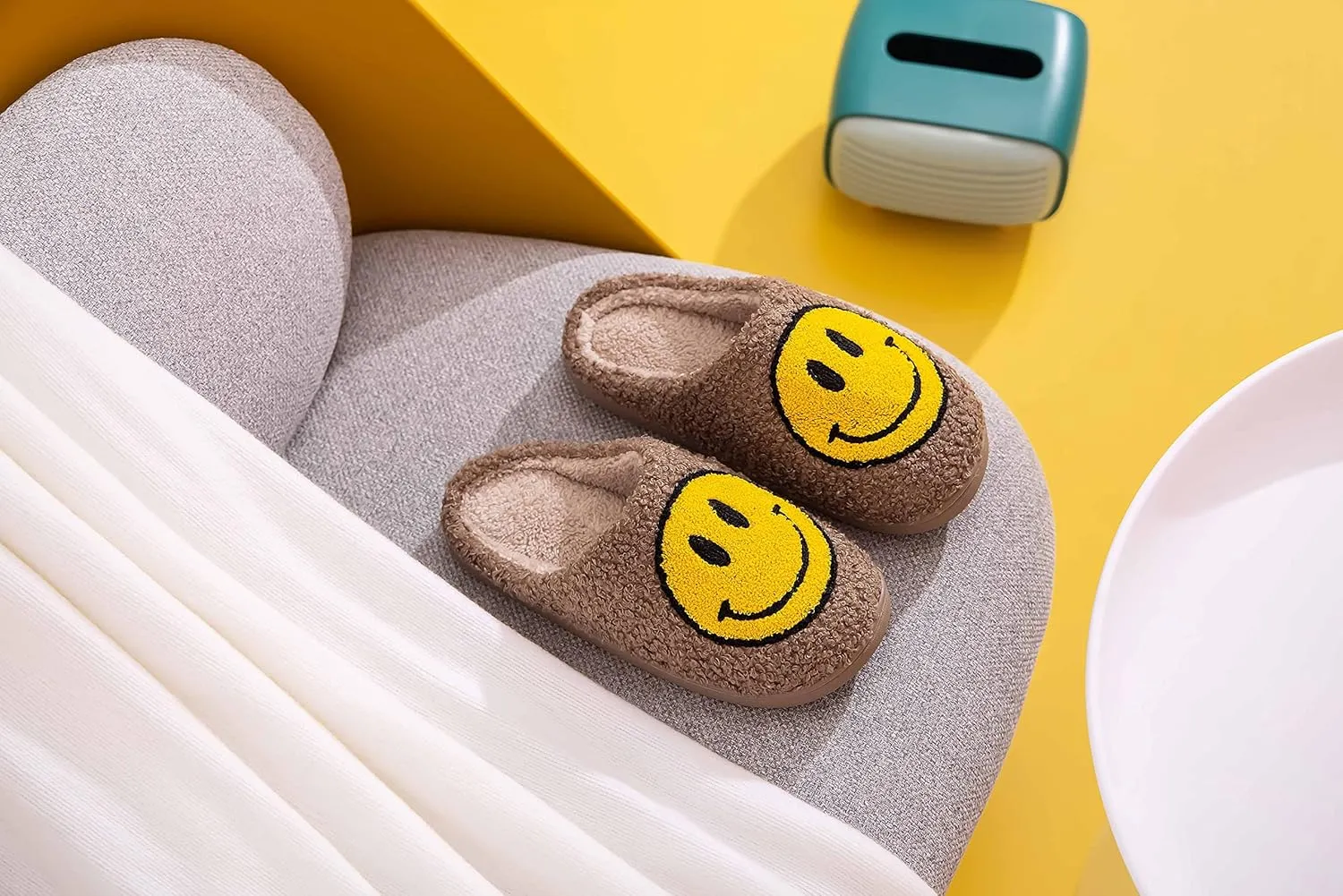 NEVEROLD Fun Happy Face Smile Emoticon Fluffy Sherpa Slip On House Slippers for Women and Men