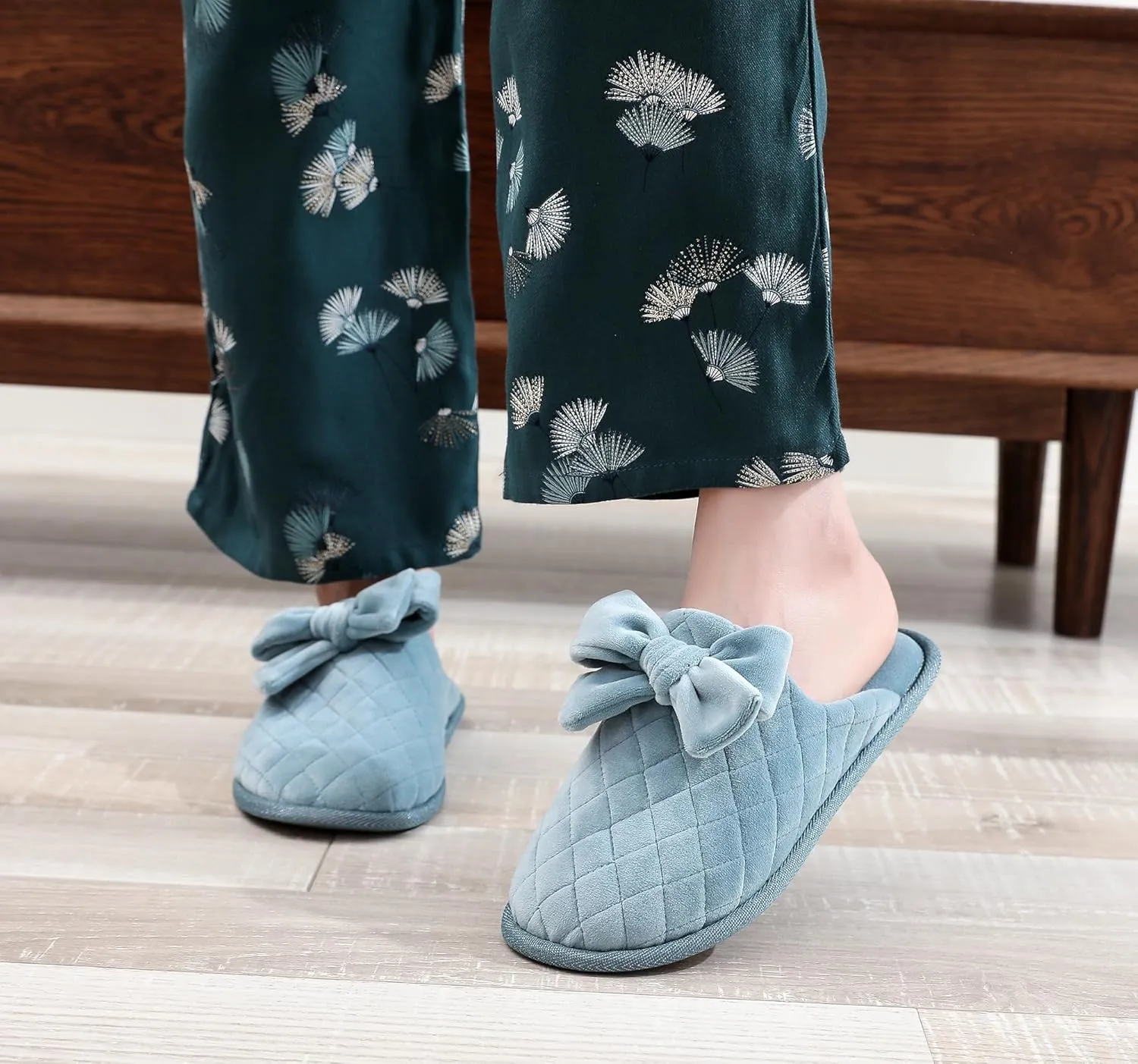 Sweet Bowknot Comfort Lady’s Closed-toe Memory Foam Slippers