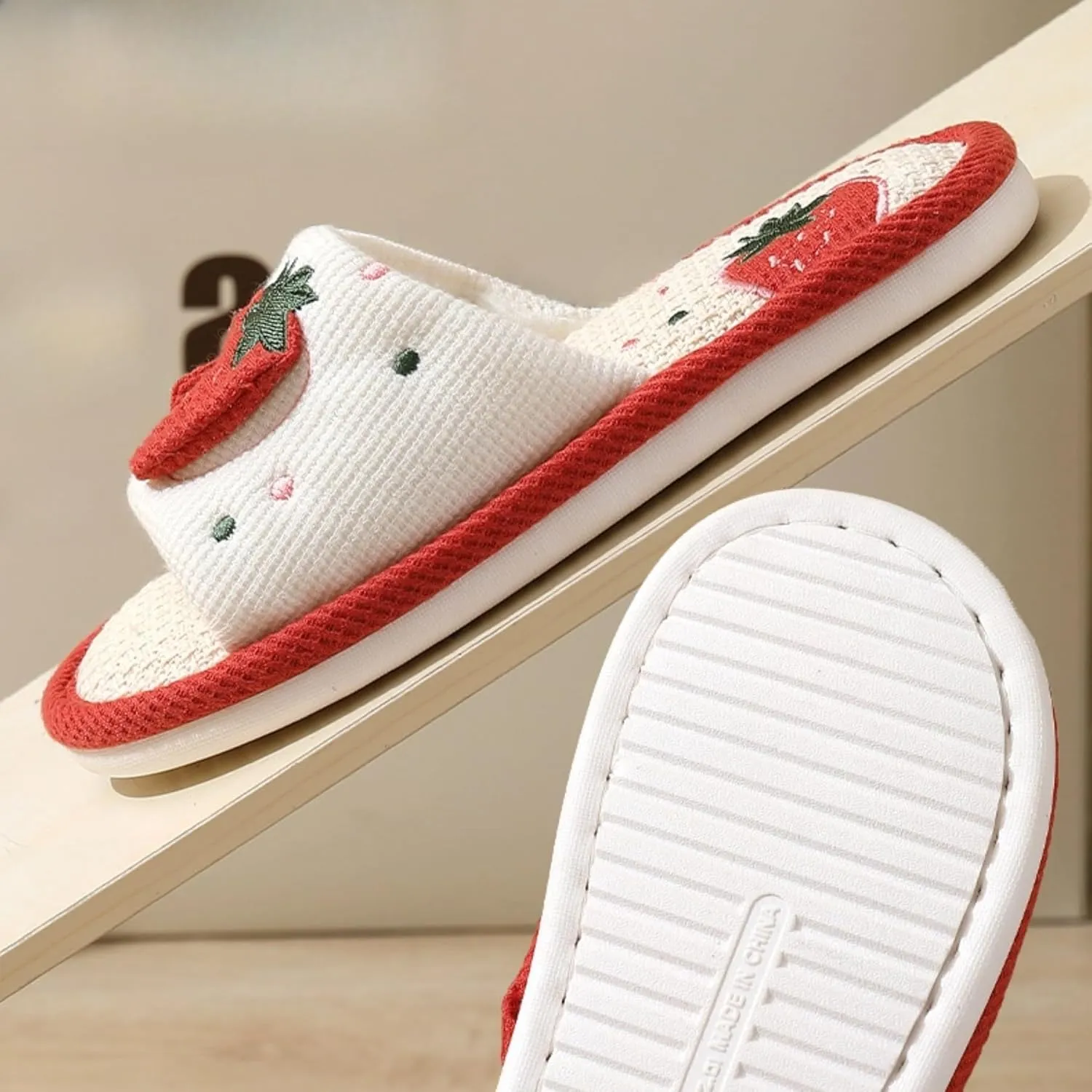 Women's Cute Strawberry Slippers Indoor Breathable Linen House Shoes Home Slides Summer Open Toe Slip On Slippers Portable Lightweight