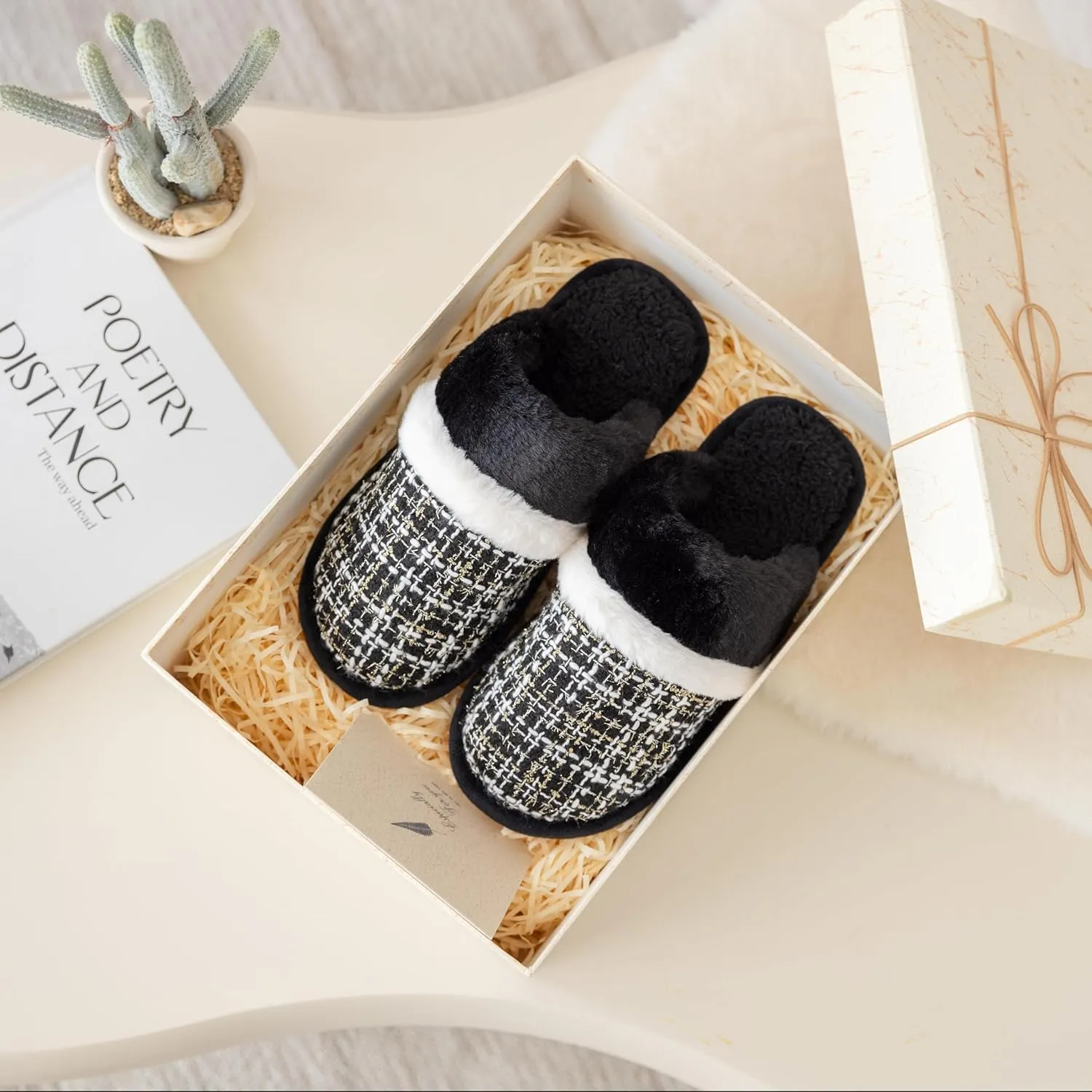 Women's Fuzzy Memory Foam Slippers Warm Gifts Trendy House Slippers Anti-Skid Rubber House Shoes for Women Mom Girlfriend Indoor Outdoor